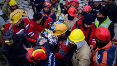 صورة زلزال تركيا وسوريا: عدد القتلى يتجاوز 33 ألفا وفرق الإنقاذ لا تزال تعثر على ناجين