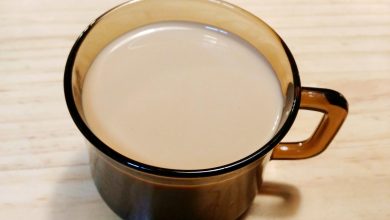 صورة ماذا يحدث لصحتك عند شرب القهوة بالحليب على معدة فارغة؟