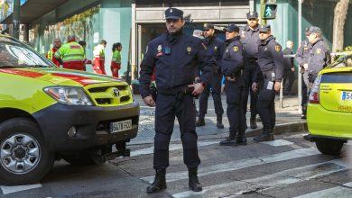 صورة الشرطة الإسبانية تداهم مكاتب الاتحاد الإسباني لكرة القدم