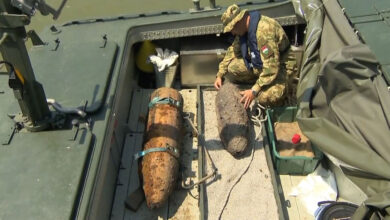 صورة قنبلتين سوفيتيتين ضخمتين في نهر الدانوب