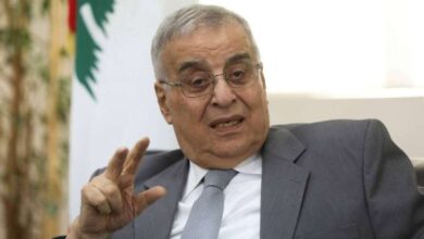 صورة وزير الخارجية اللبناني: لدينا 5 أيام لمناقشة مبادرة الكويت وسأحمل الردّ إليها
