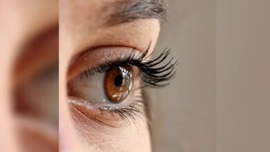 صورة ظهور نصف قمر في عين الإنسان يشير لهذا المرض