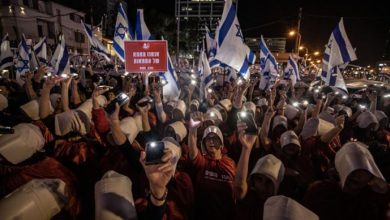 صورة عشرات آلاف الإسرائيليين يتظاهرون للأسبوع العاشر على التوالي