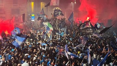 صورة احتفالات صاخبة في نابولي بعد استعادة عرش الكرة الإيطالية