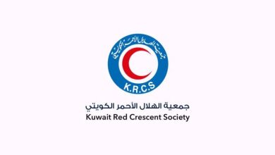 صورة الهلال الأحمر الكويتي يواصل توزيع المساعدات الإغاثية في اليمن إثر إعصار