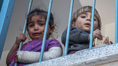 صورة أكثر من عشرة أطفال يفقدون سيقانهم يومياً في غزة
